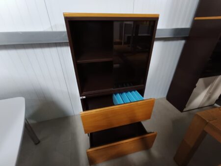 ARMÁRIO METÁLICO MISTO 1500x800 C/ PORTAS CORRER VIDRO E GAVETÕES DE ARQUIVO - MDF CARVALHO / CASTANHO - Image 2
