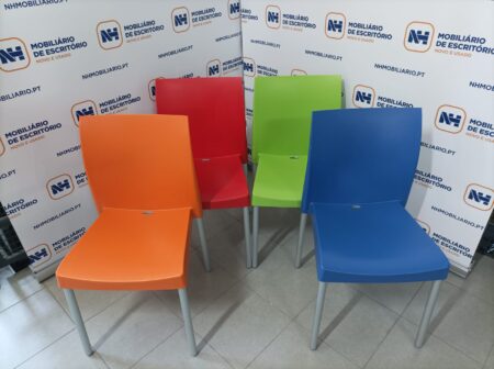 CONJUNTO DE 04 CADEIRAS MULTIUSOS 4 PÉS ID "ICE 800"