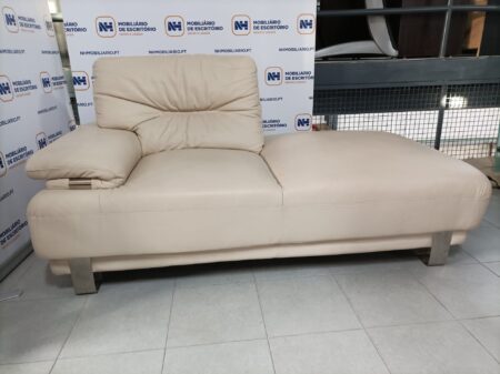 CONJUNTO SOFÁ DE SALA/ESPERA + CHAISE LONGUE - PELE BEGE - Image 9