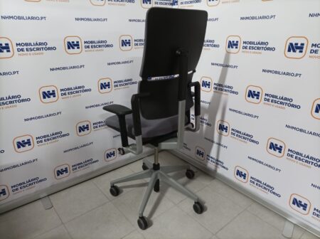 CADEIRA DIREÇÃO "STEELCASE: Modelo PLEASE" (S/ ENCOSTO CABEÇA) - TECIDO CINZA / ALUMÍNIO - Image 3