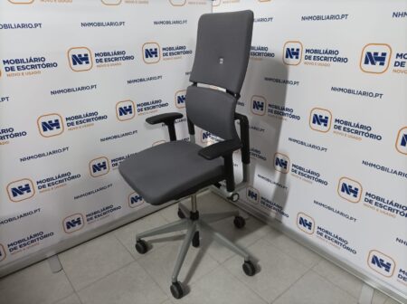 CADEIRA DIREÇÃO "STEELCASE: Modelo PLEASE" (S/ ENCOSTO CABEÇA) - TECIDO CINZA / ALUMÍNIO - Image 2