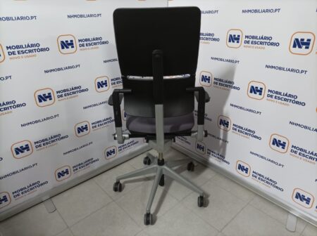 CADEIRA DIREÇÃO "STEELCASE: Modelo PLEASE" (S/ ENCOSTO CABEÇA) - TECIDO CINZA / ALUMÍNIO - Image 4
