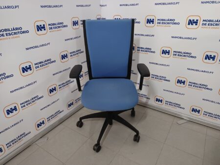 CADEIRAS DE ESCRITÓRIO ID "STEELCASE - WERNDL " - TECIDO AZUL-CLARO / PRETO - Image 2
