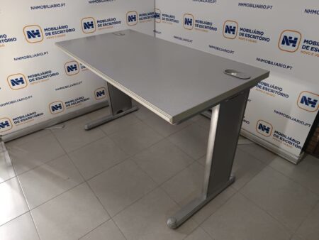 SECRETÁRIAS ESCRITÓRIO OPERATIVAS 1400x800 - ML CINZA MESCLADO / ALUMÍNIO - Image 2