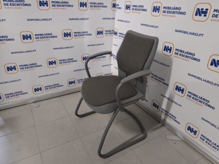 CADEIRAS VISITA / REUNIÕES BASE TRENÓ C/ OU S/ BRAÇOS "STEELCASE" - TECIDO CINZA-ESCURO / CINZA - Image 4