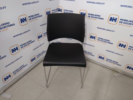 CADEIRAS DE VISITA / REUNIÃO E/OU CONFERÊNCIA VARÃO TRENÓ - PP PRETO / CROMADO - Image 2