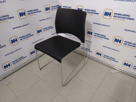 CADEIRAS DE VISITA / REUNIÃO E/OU CONFERÊNCIA VARÃO TRENÓ - PP PRETO / CROMADO