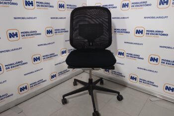 CADEIRAS ESCRITÓRIO ID "VITRA" MEDA PAL S/ BRAÇOS C/ APOIO LOMBAR - TECIDO PRETO
