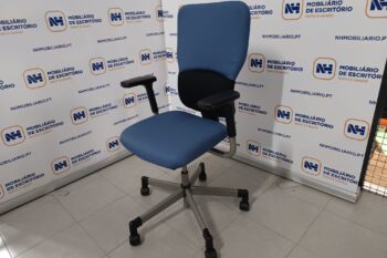 CADEIRAS DE ESCRITÓRIO ID "STEELCASE" - TECIDO AZUL / TECIDO PRETO