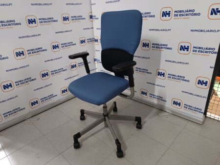 CADEIRAS DE ESCRITÓRIO ID "STEELCASE" - TECIDO AZUL / TECIDO PRETO