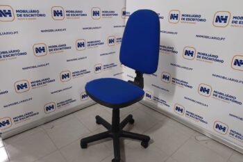 CADEIRAS ESCRITÓRIO C/ RODAS  – TECIDO AZUL (NOVO)