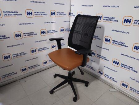 CADEIRAS ESCRITÓRIO REF. CDN.X31 - PELE SINT. CASTANHO "ARGILA"