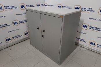 ARMÁRIO DE APOIO 780x800 C/ PORTAS BATER - ML CINZA / ALUMÍNIO (C/ DEFEITO)