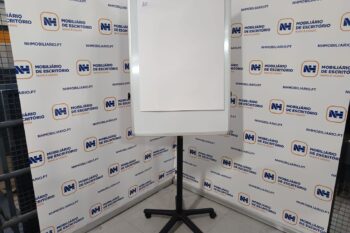 QUADRO FORMAÇÃO "FLIPCHART" C/ RODAS - BRANCO